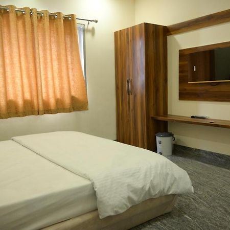 Hotel Anand Удджайн Экстерьер фото
