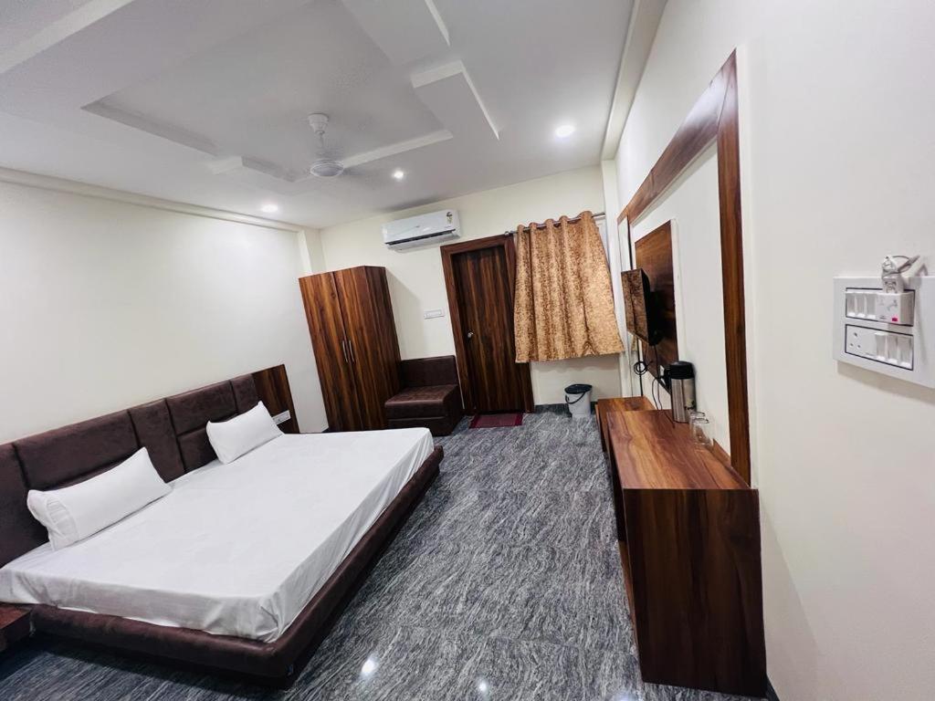 Hotel Anand Удджайн Экстерьер фото